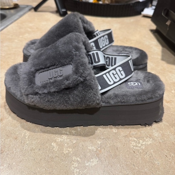 UGG SLINGBACK SLIPPERS! - Picture 3 of 4